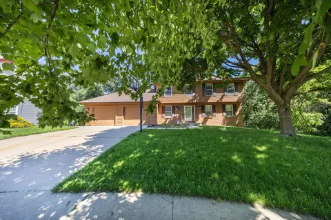 2426 Wilshire Ln NE, Rochester, MN 55906