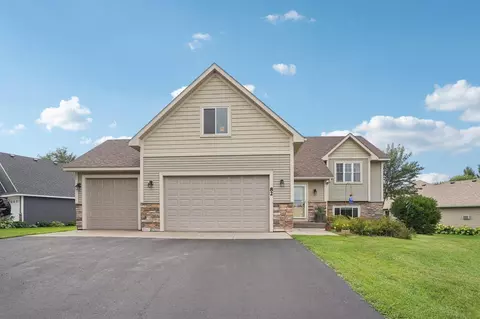 82 Coach Light Dr, Hudson, WI 54016