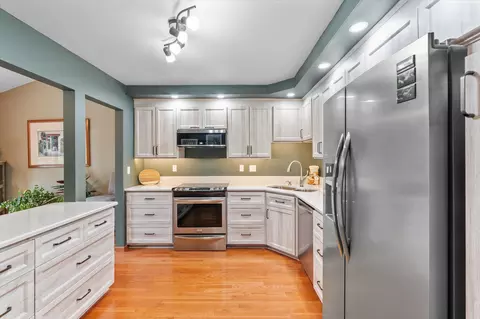 9357 Nesbitt Rd, Bloomington, MN 55437 photo 5