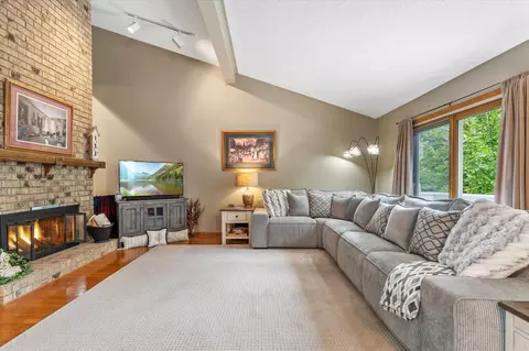 9357 Nesbitt Rd, Bloomington, MN 55437 photo 11
