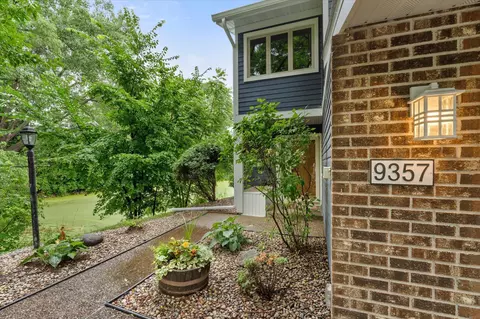 9357 Nesbitt Rd, Bloomington, MN 55437