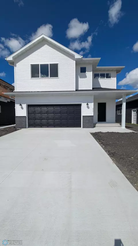 6659 32 St S, Fargo, ND 58104