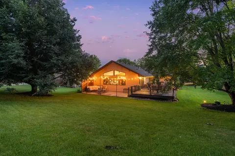 1104 Lavon Ln, Burnsville, MN 55306