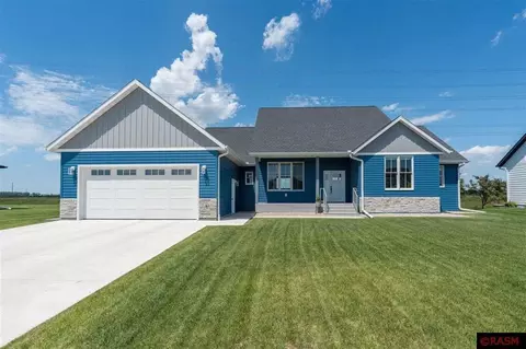 51 Prairie Ct, North Mankato, MN 56003