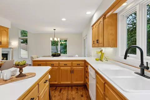 240 W Point Rd, Tonka Bay, MN 55331 photo 10