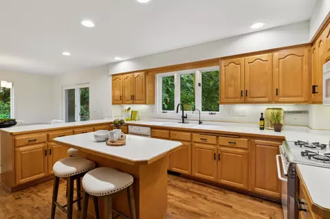 240 W Point Rd, Tonka Bay, MN 55331 photo 9