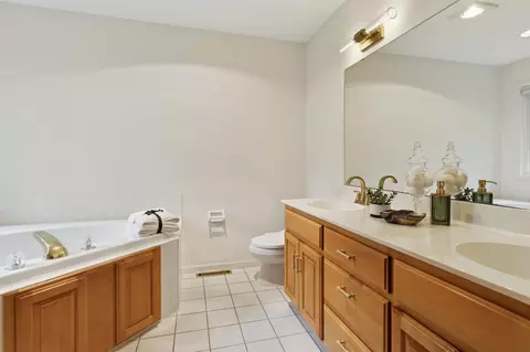 240 W Point Rd, Tonka Bay, MN 55331 photo 18