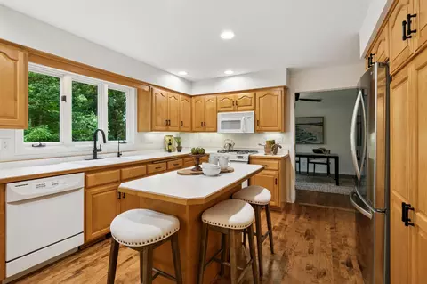 240 W Point Rd, Tonka Bay, MN 55331 photo 8