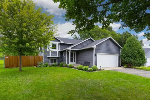 18890 Barrington Dr, Eden Prairie, MN 55346