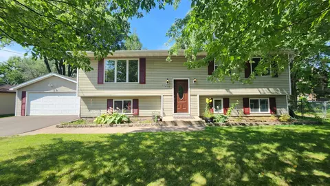 13210 Newlander Ave, Lindstrom, MN 55045