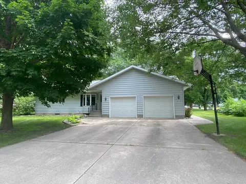 2509 6th St SW, Willmar, MN 56201