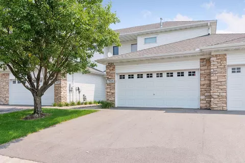7525 5th St N, Oakdale, MN 55128