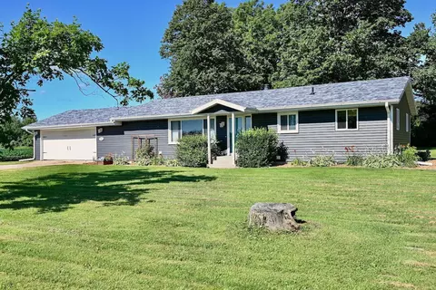 300 S 1st St, Kellogg, MN 55945