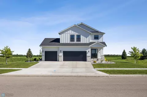 464 8th St N, Casselton, ND 58012