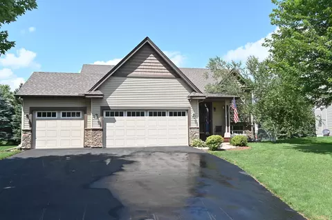 9464 Dunes Ln, Cottage Grove, MN 55016