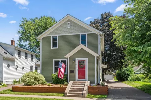 1013 7th St S, Stillwater, MN 55082