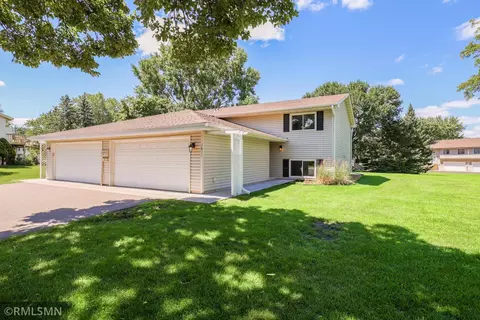 3821 Deercliff Ct, Eagan, MN 55123