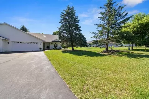1425 Quasar Ct S, Lake Saint Croix Beach, MN 55043