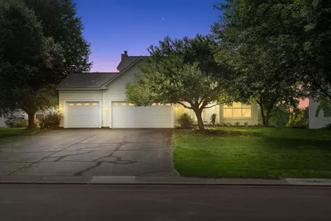 937 Briar Glen Ln, Woodbury, MN 55129