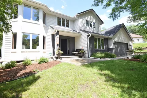 112 Innsbrook Ln, Burnsville, MN 55306