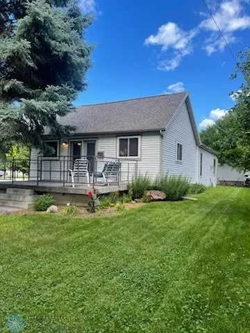 322 13th St N, Moorhead, MN 56560