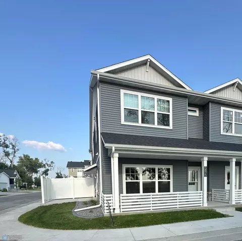 5875 41st St S, Fargo, ND 58104