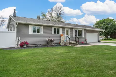 707 17th St NE, Owatonna, MN 55060