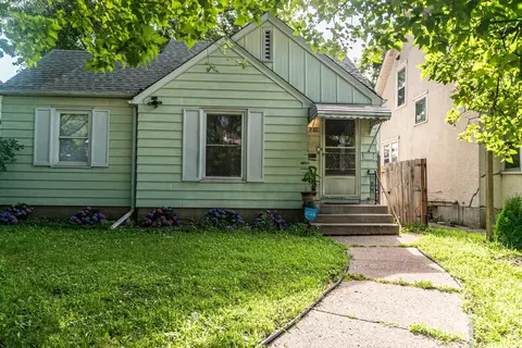 3030 Queen Ave N, Minneapolis, MN 55411
