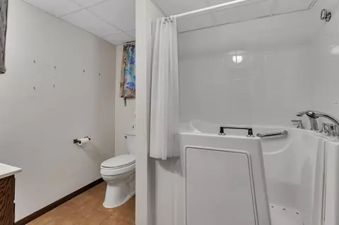 Bath - 3307 Park Dr, Saint Cloud, MN 56303 photo 3 of 3
