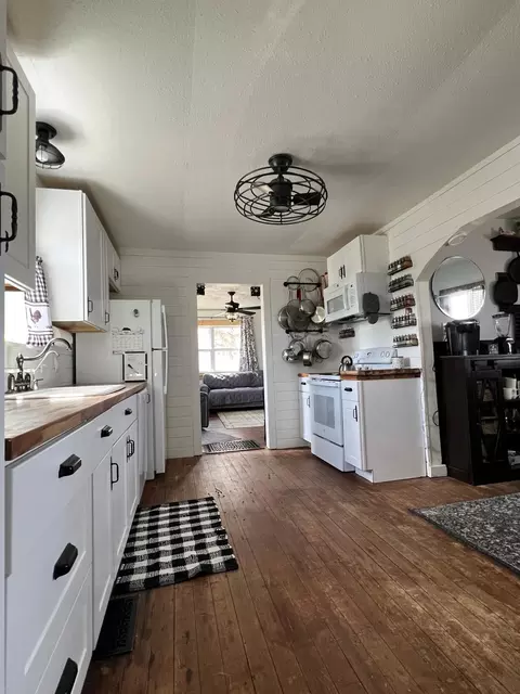 Kitchen - 18952 County 1, Spring Valley, MN 55975 photo 5 of 5