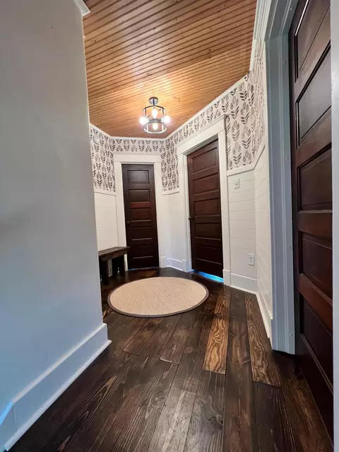 Entry Way - 18952 County 1, Spring Valley, MN 55975 photo 2 of 2