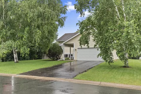 861 Lake Susan Dr, Chanhassen, MN 55317