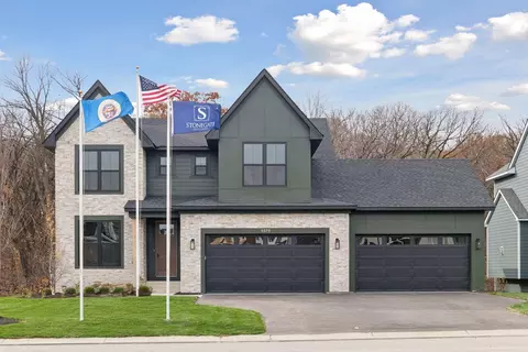 5579 Rolling Hills Pkwy, Chaska, MN 55318