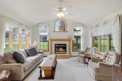 6105 Creekview Ln N, Brooklyn Park, MN 55443