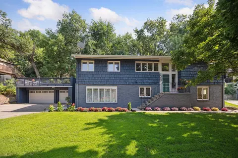 1013 Kenwood Pkwy, Minneapolis, MN 55403