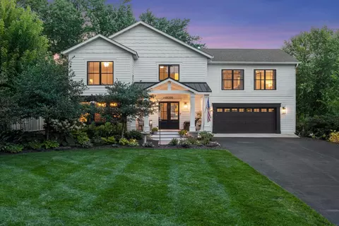 10200 Lakeview Dr W, Minnetonka, MN 55305