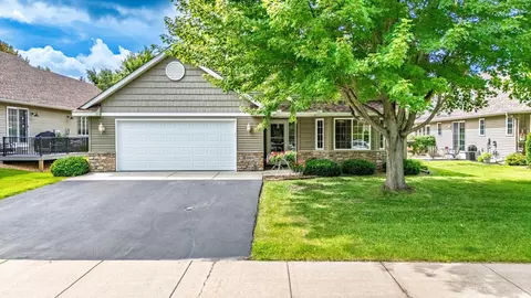 1404 3rd St SE, New Prague, MN 56071