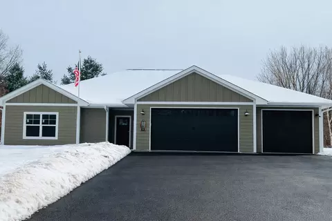 8109 257th St, Wyoming, MN 55092