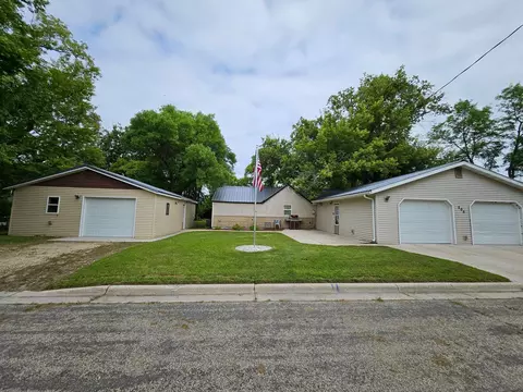 205 8th St E, Herman, MN 56248