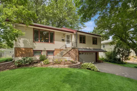 2240 Pennsylvania Ave S, Saint Louis Park, MN 55426