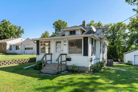 4000 Douglas Dr N, Crystal, MN 55422