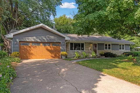 4850 Dona Ln, Golden Valley, MN 55422