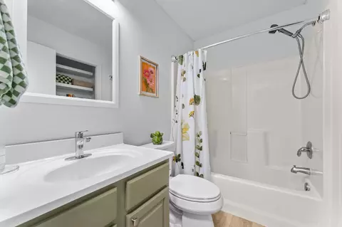 Bath - 13935 Iris Ave, Rogers, MN 55374 photo 3 of 4