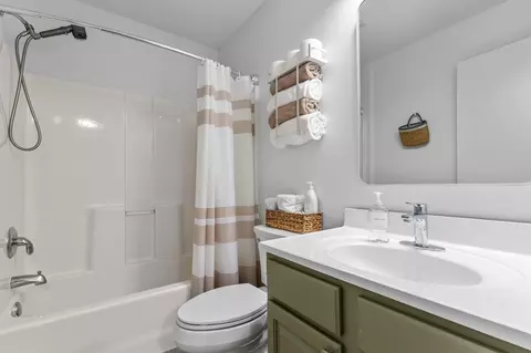 Bath - 13935 Iris Ave, Rogers, MN 55374 photo 4 of 4