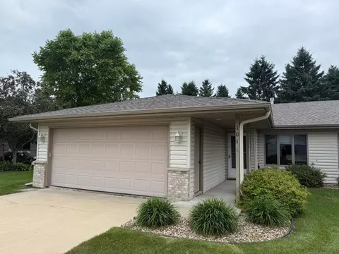 101 Lillie Ln SE, Pine Island, MN 55963