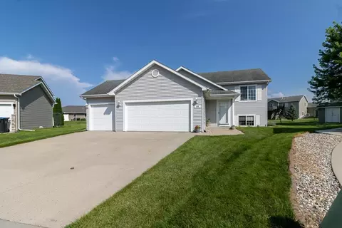 109 Olympic Ct, Mankato, MN 56001
