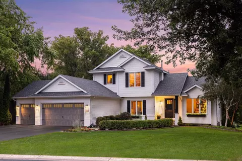 1590 Woodstone Dr, Victoria, MN 55386
