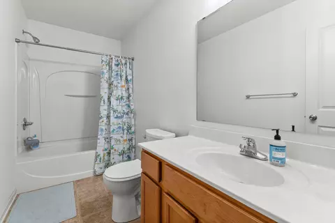 Bath - 539 Summit Ln, Dundas, MN 55019 photo 4 of 5