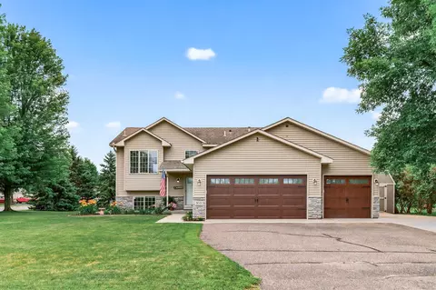 955 Joes Lake Rd SE, Cambridge, MN 55008