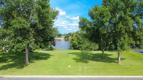 855 Otter St SW, Hutchinson, MN 55350